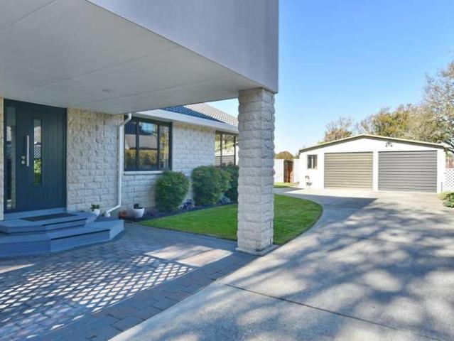 House for sale in Chaslands, Canterbury
