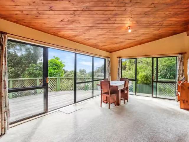 House for sale in Oratia, Oroua County