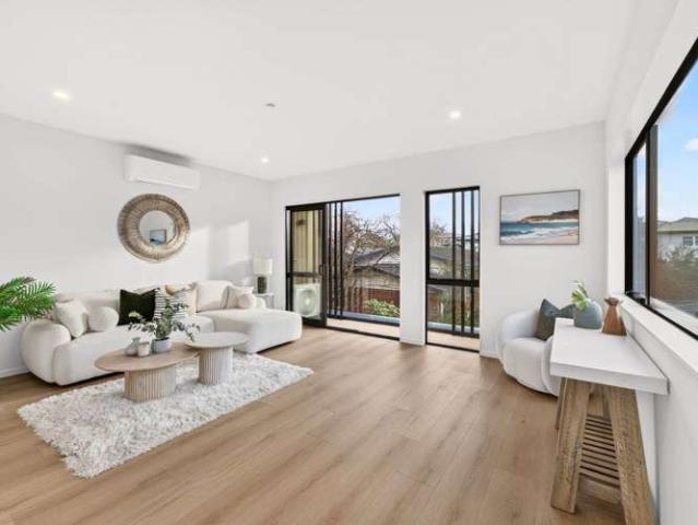Townhouse for sale in New Lynn, Whau