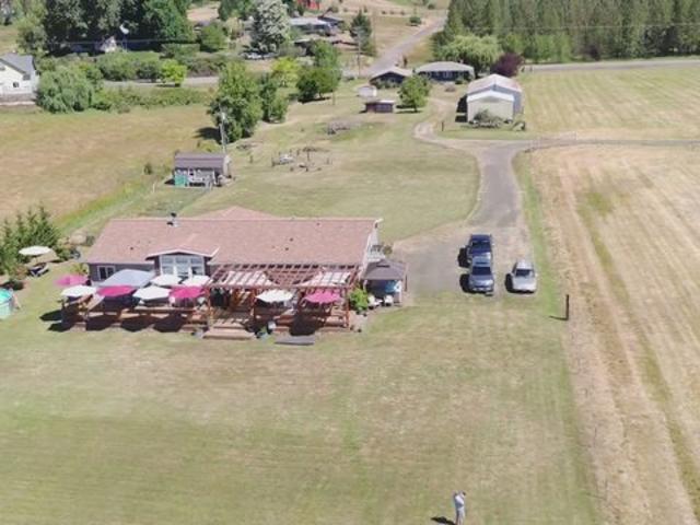 House for sale in Roseburg, Douglas County