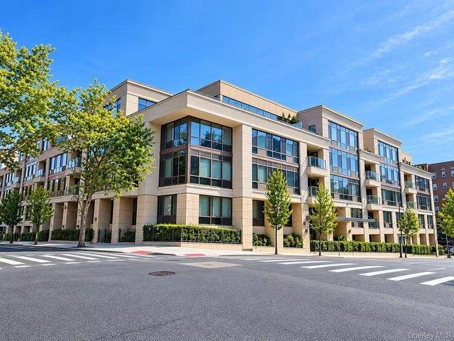 Condo for sale in Forest Hills, New York