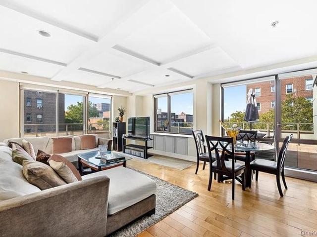 Condo for sale in Forest Hills, New York
