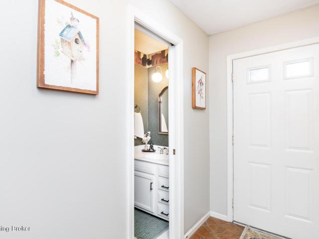 Condo for sale in Harrods Creek, Louisville