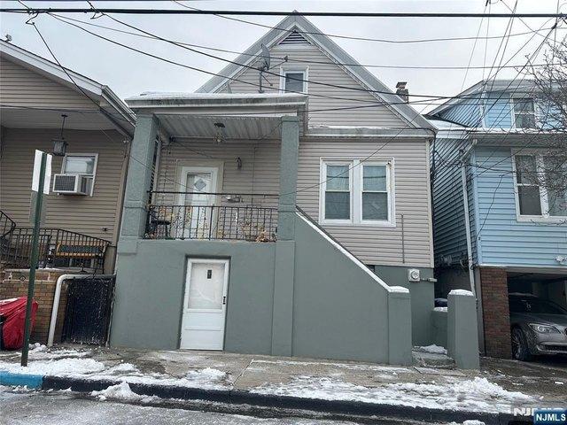 House for sale in Hudson, New Jersey