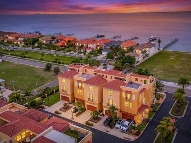 Townhouse for sale in Apollo Beach, Florida