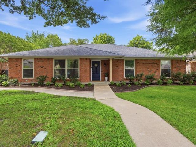 House for sale in Benbrook, Texas