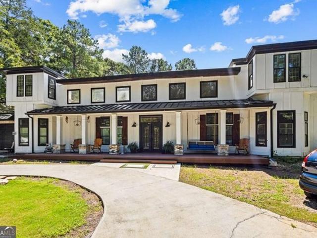 House for sale in Flowery Branch, Georgia