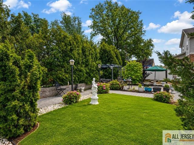 House for sale in Avenel, New Jersey