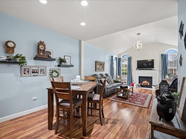 Townhouse for sale in Mchenry, Illinois