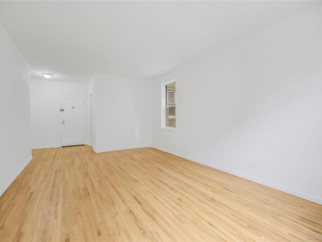 Property for sale in The Bronx, Arverne