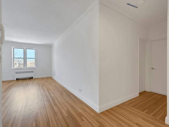 Property for sale in The Bronx, Arverne