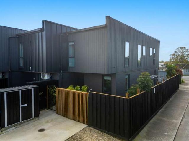 Townhouse for sale in Owhata, Oroua County
