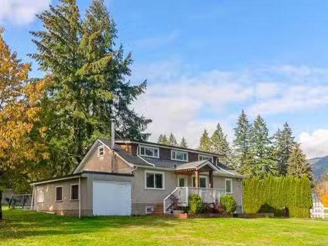 House for sale in Clayoquot, British Columbia
