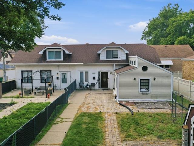 Townhouse for sale in Berwyn, Illinois