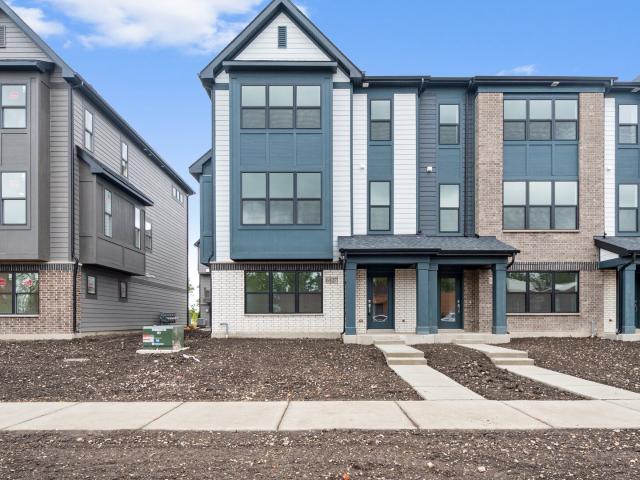 Townhouse for rent in Morton Grove