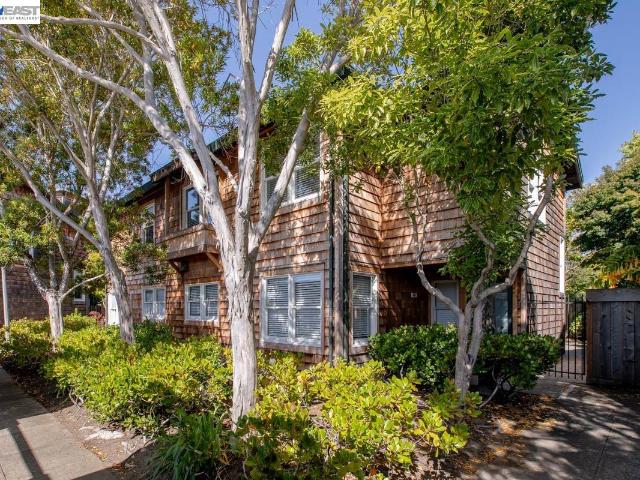 Condo for sale in Alameda, California