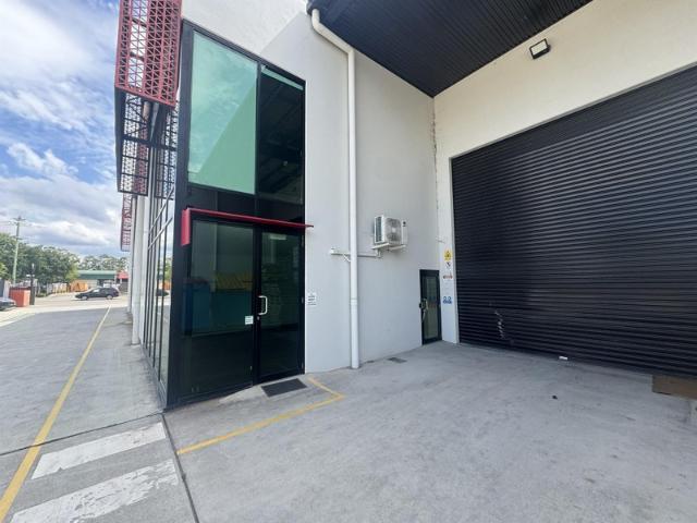 Warehouse for rent in Toombul, Queensland