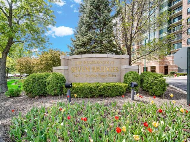 Condo for sale in Woodridge, Illinois