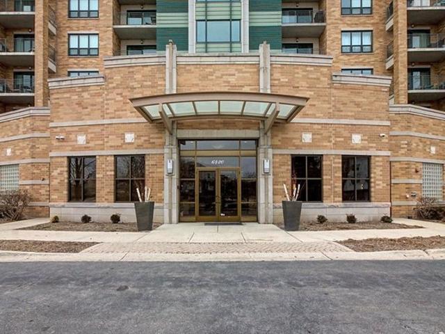 Condo for sale in Woodridge, Illinois