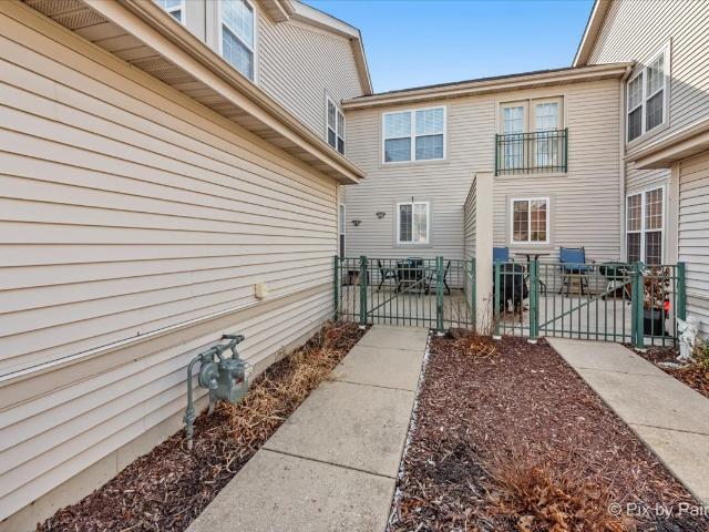 Townhouse for sale in Fox Lake, Illinois