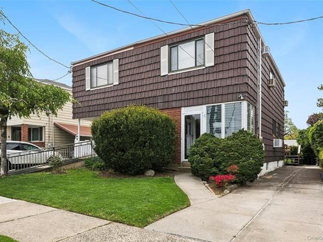 House for sale in Queens, Arverne