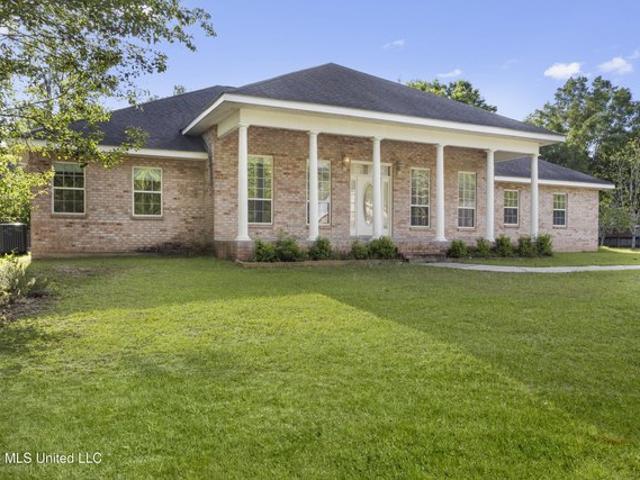 House for sale in Diamondhead, Mississippi