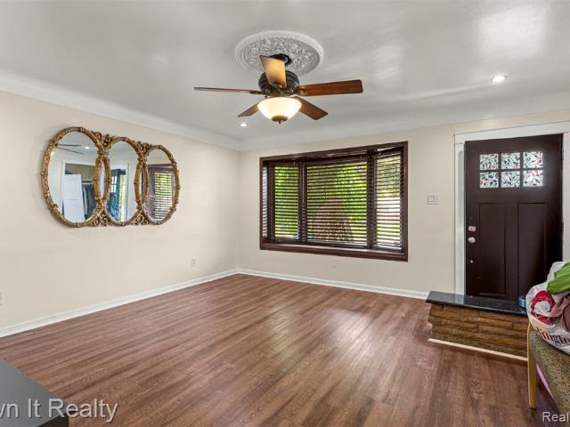 House for sale in Dearborn Heights
