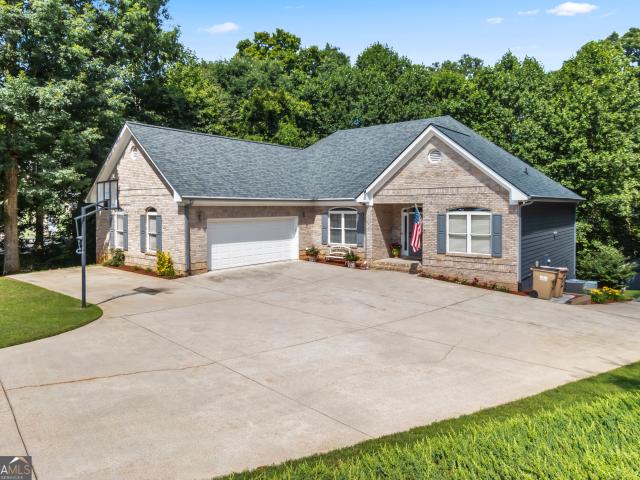 House for sale in Flowery Branch, Georgia
