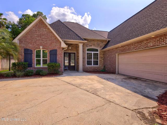 House for sale in Diamondhead, Mississippi