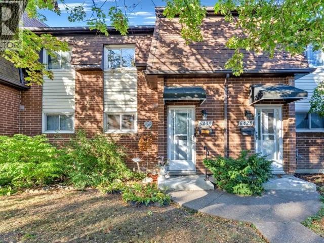 Townhouse for sale in Maidstone, Ontario