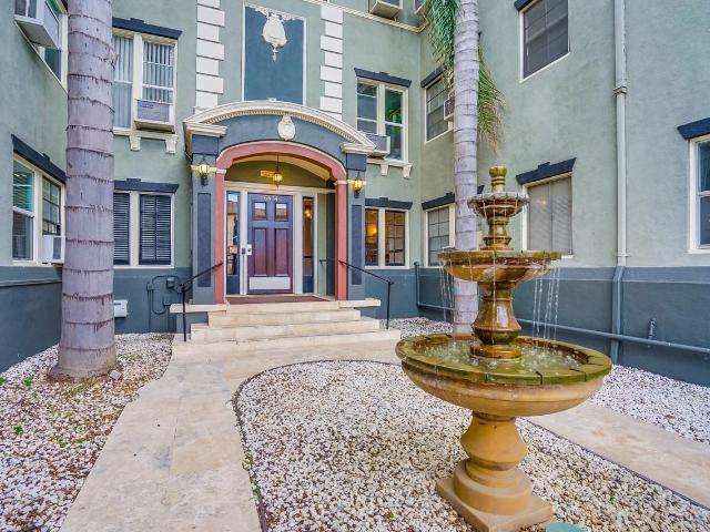 Apartment for rent in Canoga Park, California