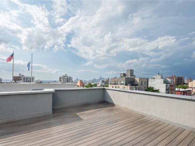 Condo for sale in Arverne, New York