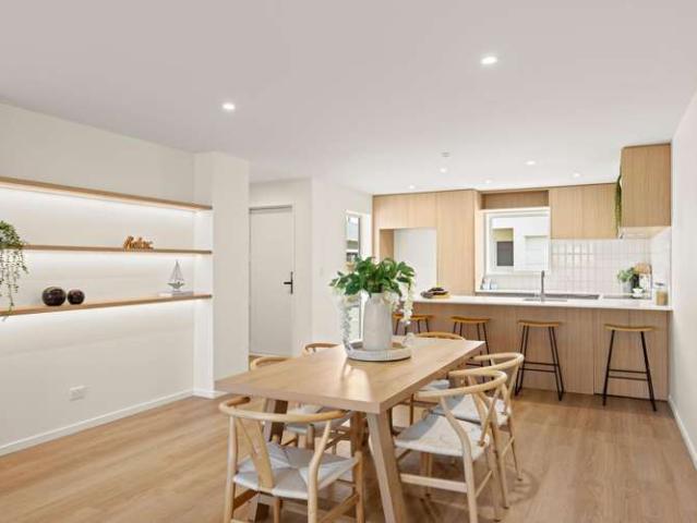 Townhouse for sale in Chaslands, Canterbury