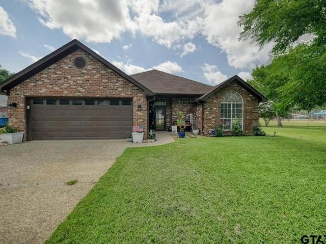 House for sale in Henderson, Texas