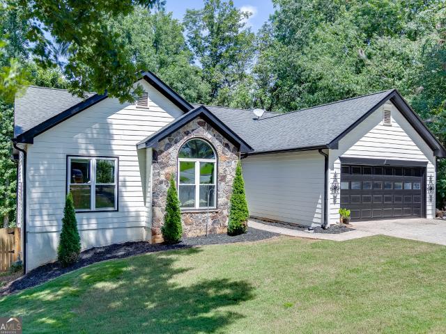 House for sale in Flowery Branch, Georgia