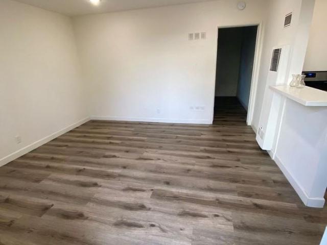 Apartment for rent in Canoga Park, California