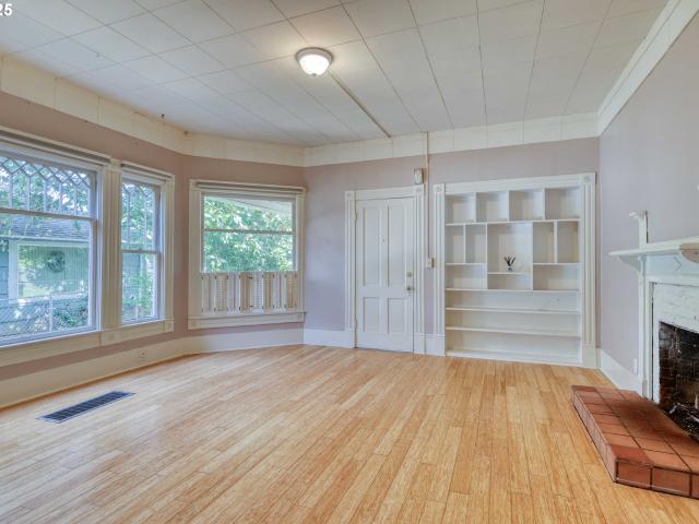House for sale in Myrtle Point