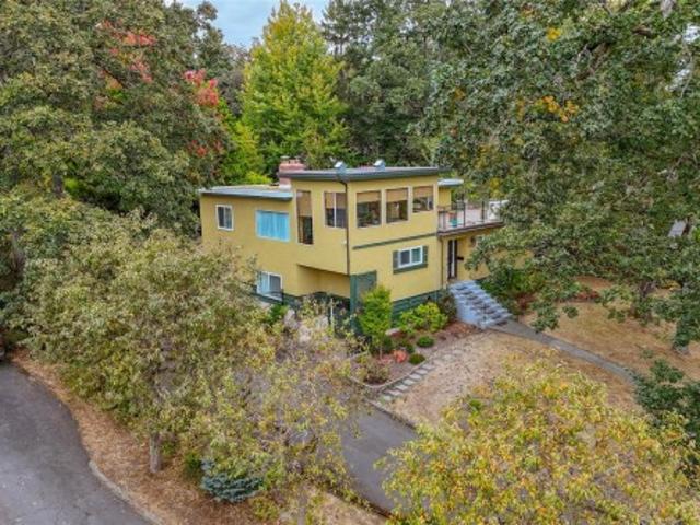 House for sale in Esquimalt, Capital Regional District