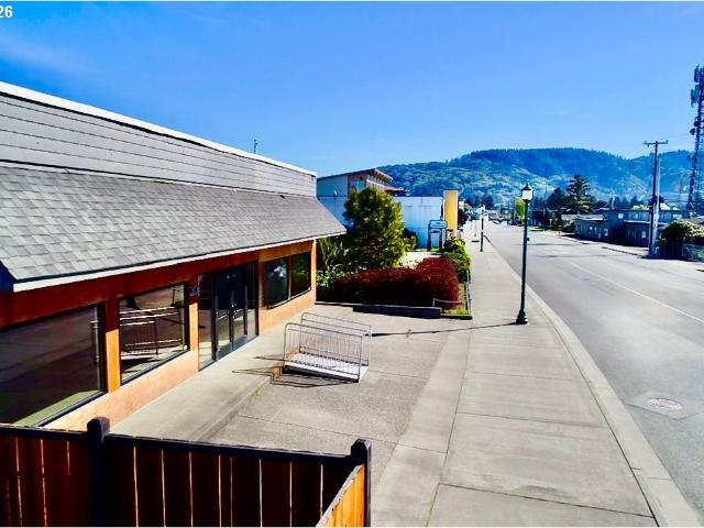 Commercial for sale in Oregonia