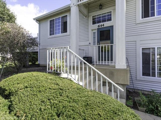 Townhouse for sale in Round Lake, Illinois