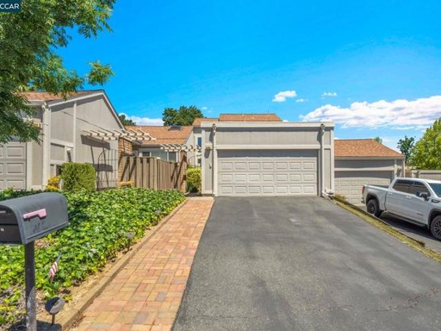 Townhouse for sale in Martinez, California