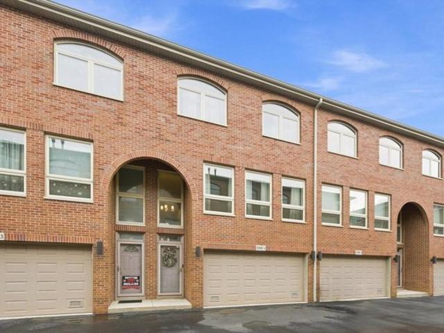 Townhouse for sale in Chicago Park, Illinois