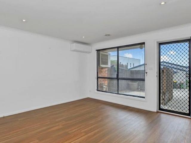 Townhouse for rent in Queanbeyan, New South Wales