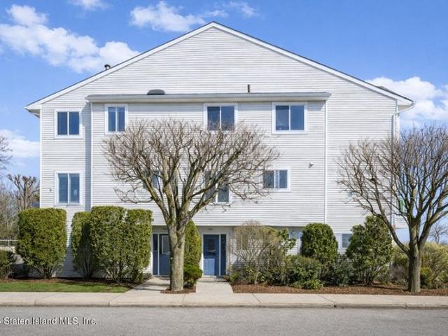 Townhouse for sale in Arverne, New York