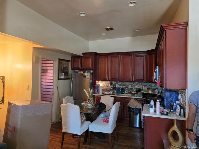 House for sale in The Bronx, Arverne