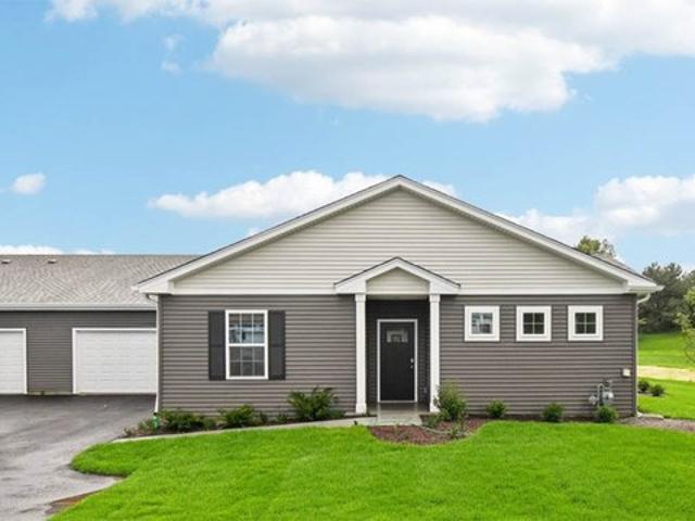 Townhouse for sale in Mchenry, Illinois