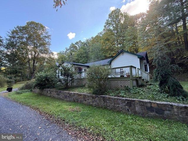 House for sale in Yellow Spring, Hampshire County