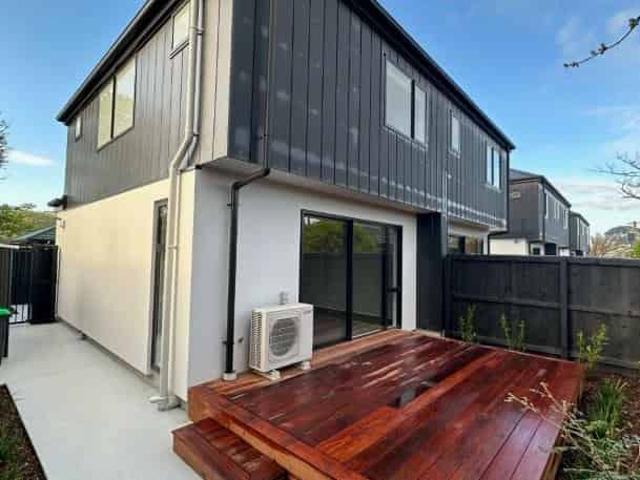 House for rent in Chaslands, Canterbury