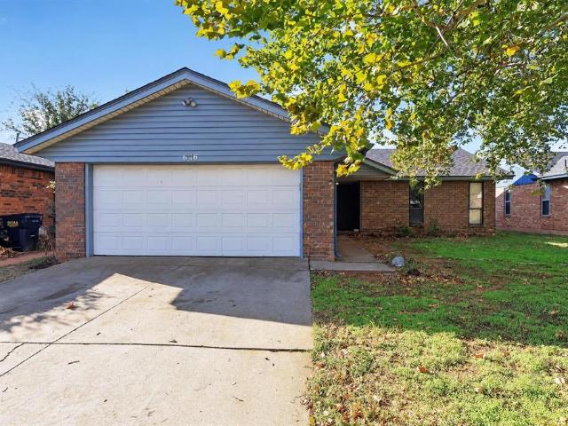 House for sale in Mustang, Canadian County