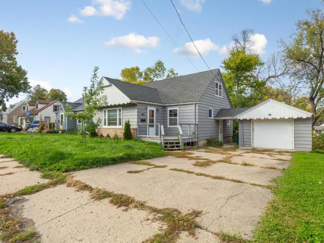 House for sale in Albert Lea, Freeborn County